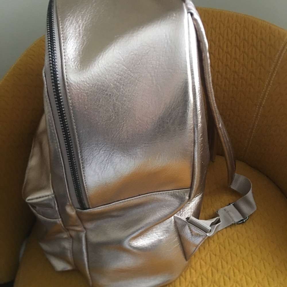 Rose gold Rampage backpack - Picture 4 of 4